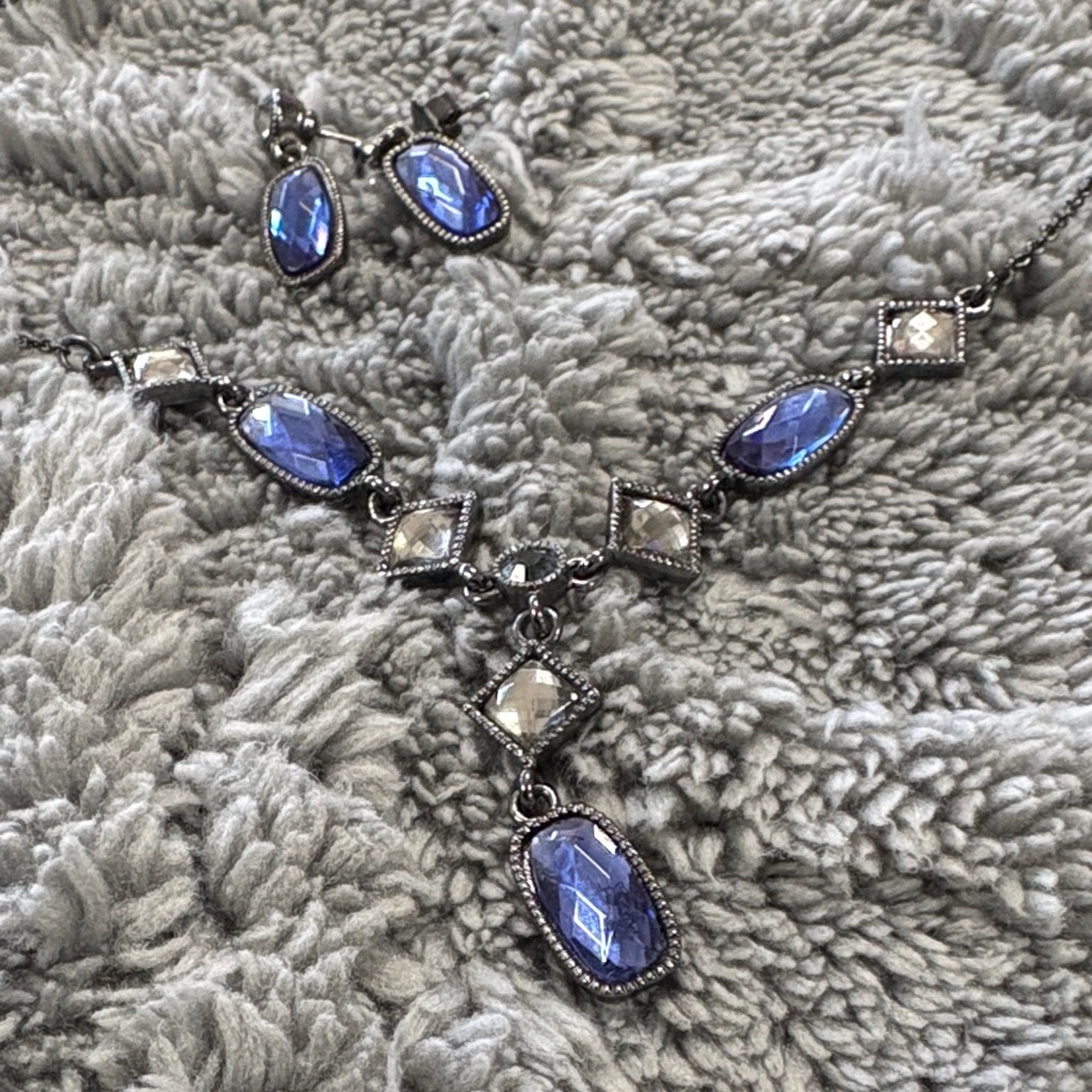 Elegant Blue Crystal Pendant Necklace and Earring Set